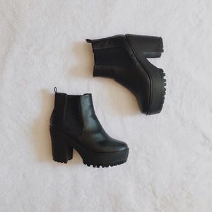 Platform Chelsea boots